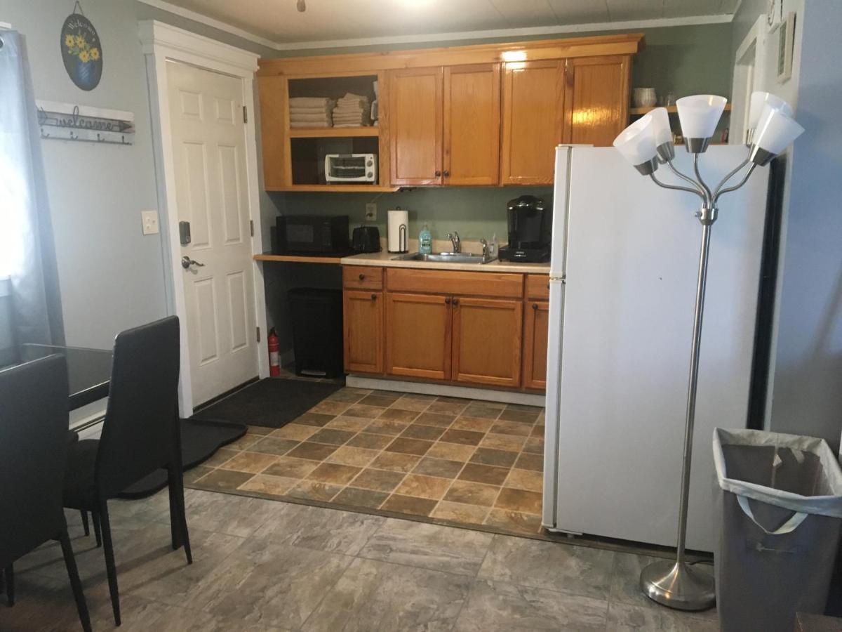Home Away From Home, Recently Renovated North Troy Esterno foto