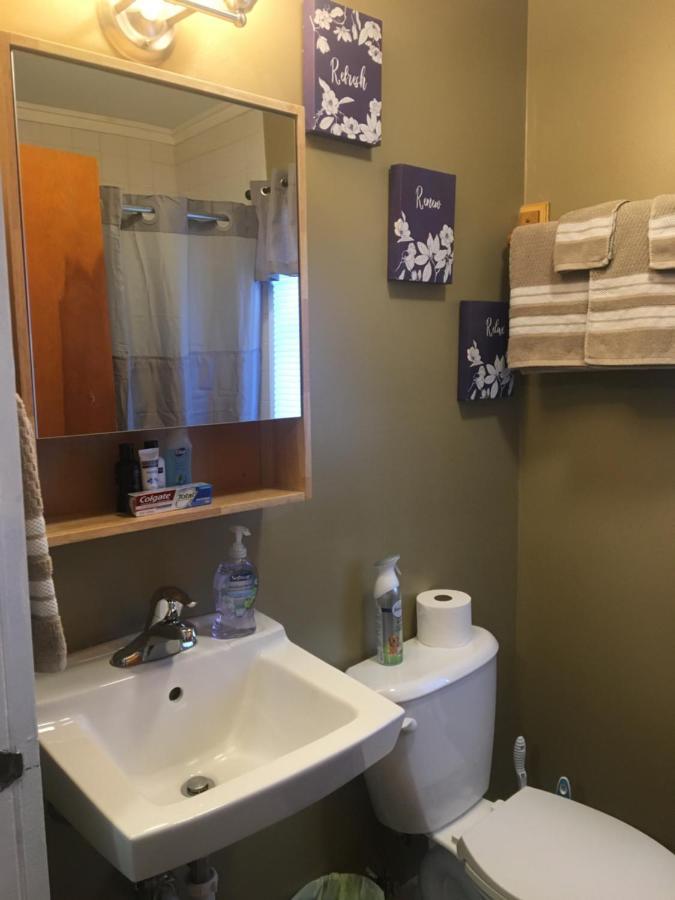 Home Away From Home, Recently Renovated North Troy Esterno foto