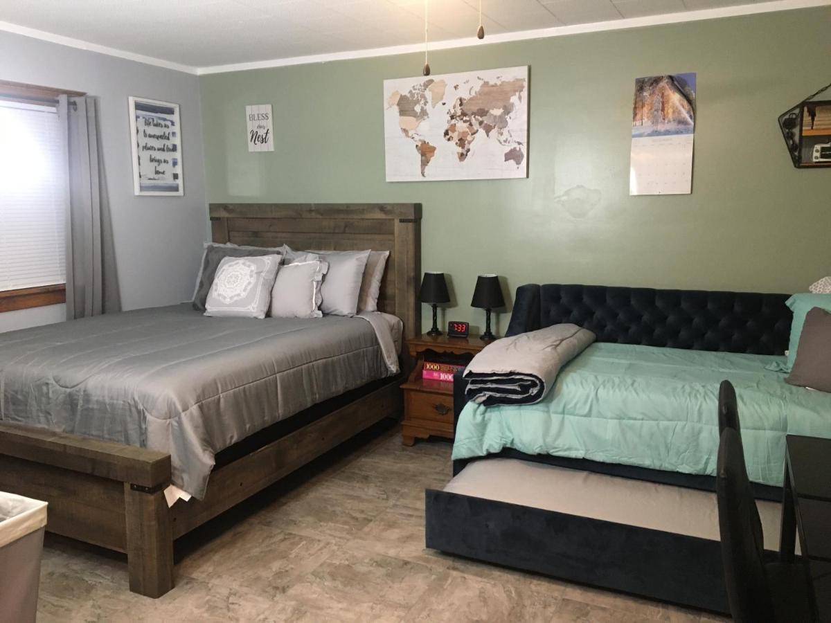 Home Away From Home, Recently Renovated North Troy Esterno foto